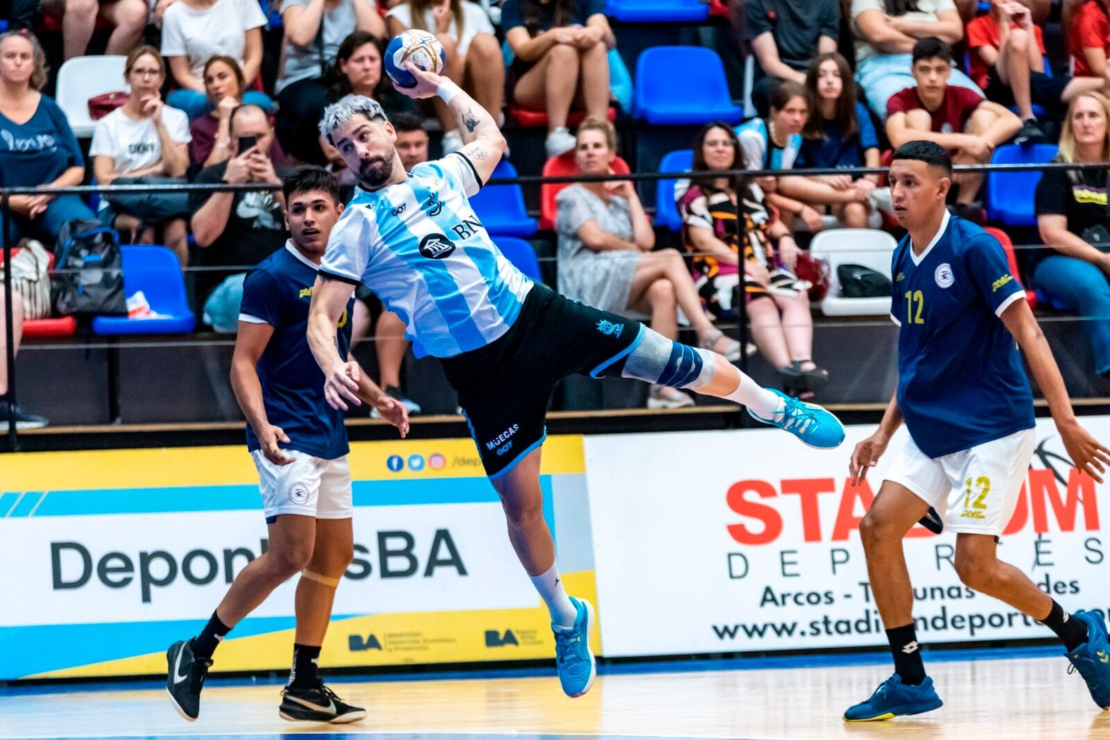 Fede Pizarro mete el latigazo ante Paraguay, partido que aseguró el pasaje mundialista.