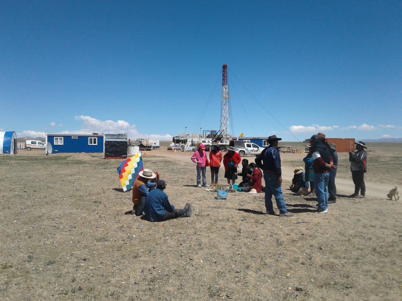 Comuneros instalaron el acampe donde se ubicó Minerales Australes. 