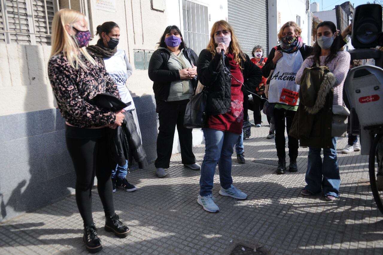 La comunidad educativa de la escuela Tomás Santa Coloma expresó su repudio