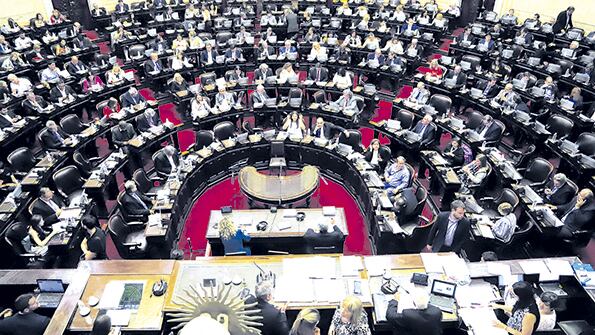 El recinto de Diputados se hizo eco de las críticas de la oposición.