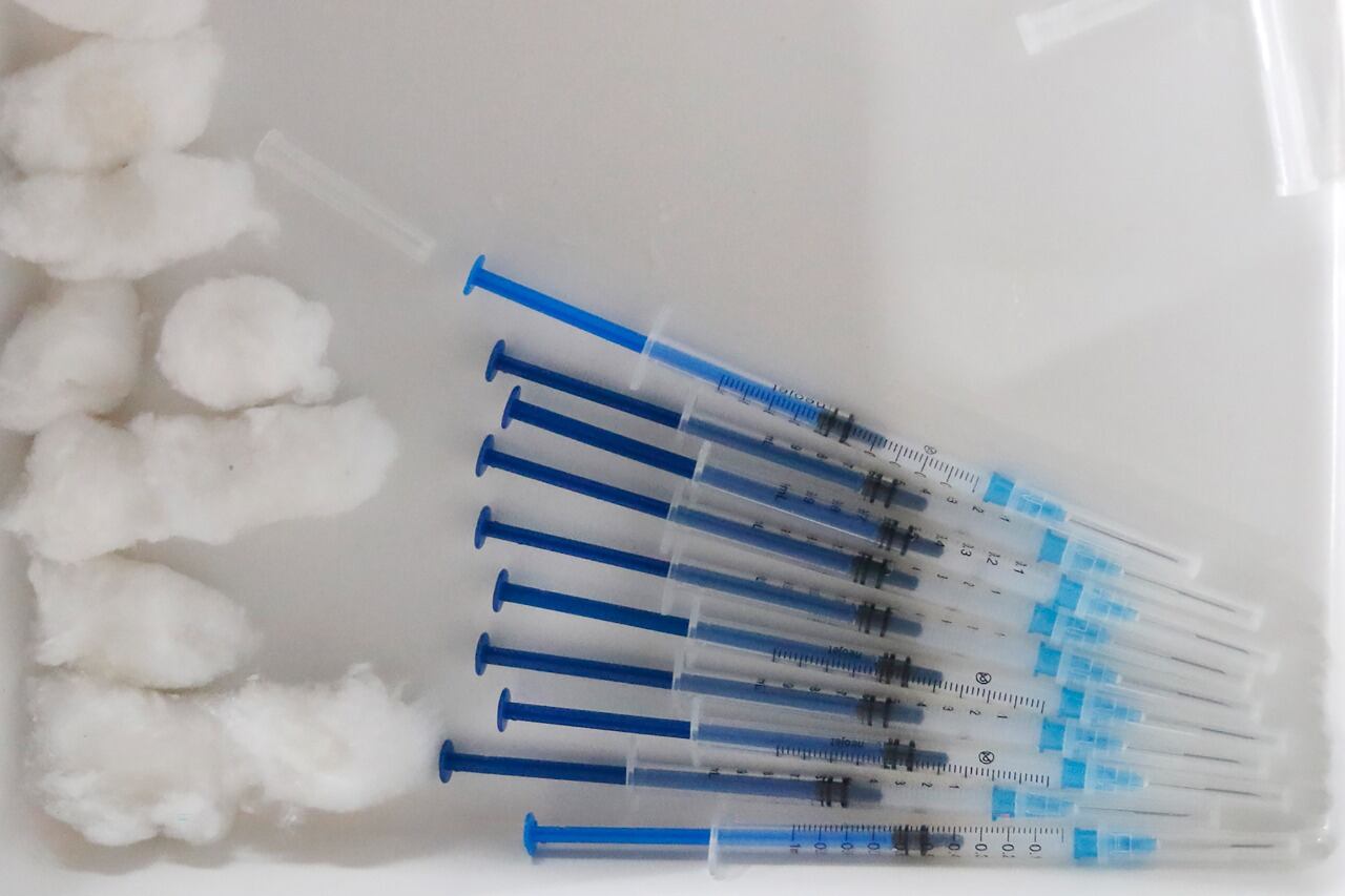 Uno de los temores de la OMS es que las jeringas y agujas se conviertan en el nuevo símbolo de la desigualdad entre ricos y pobres.