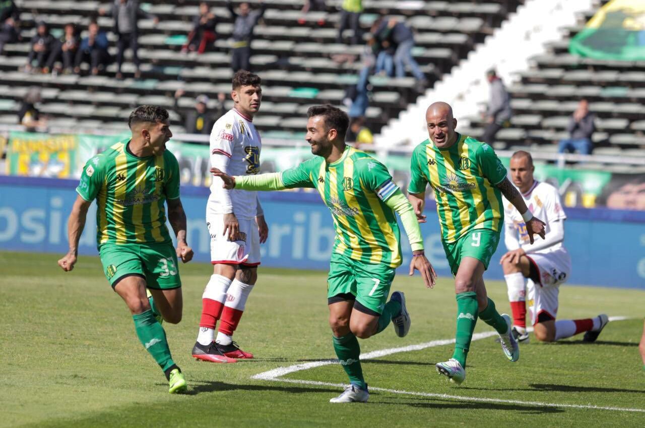 Cauteruccio festeja el primero de Aldosivi.