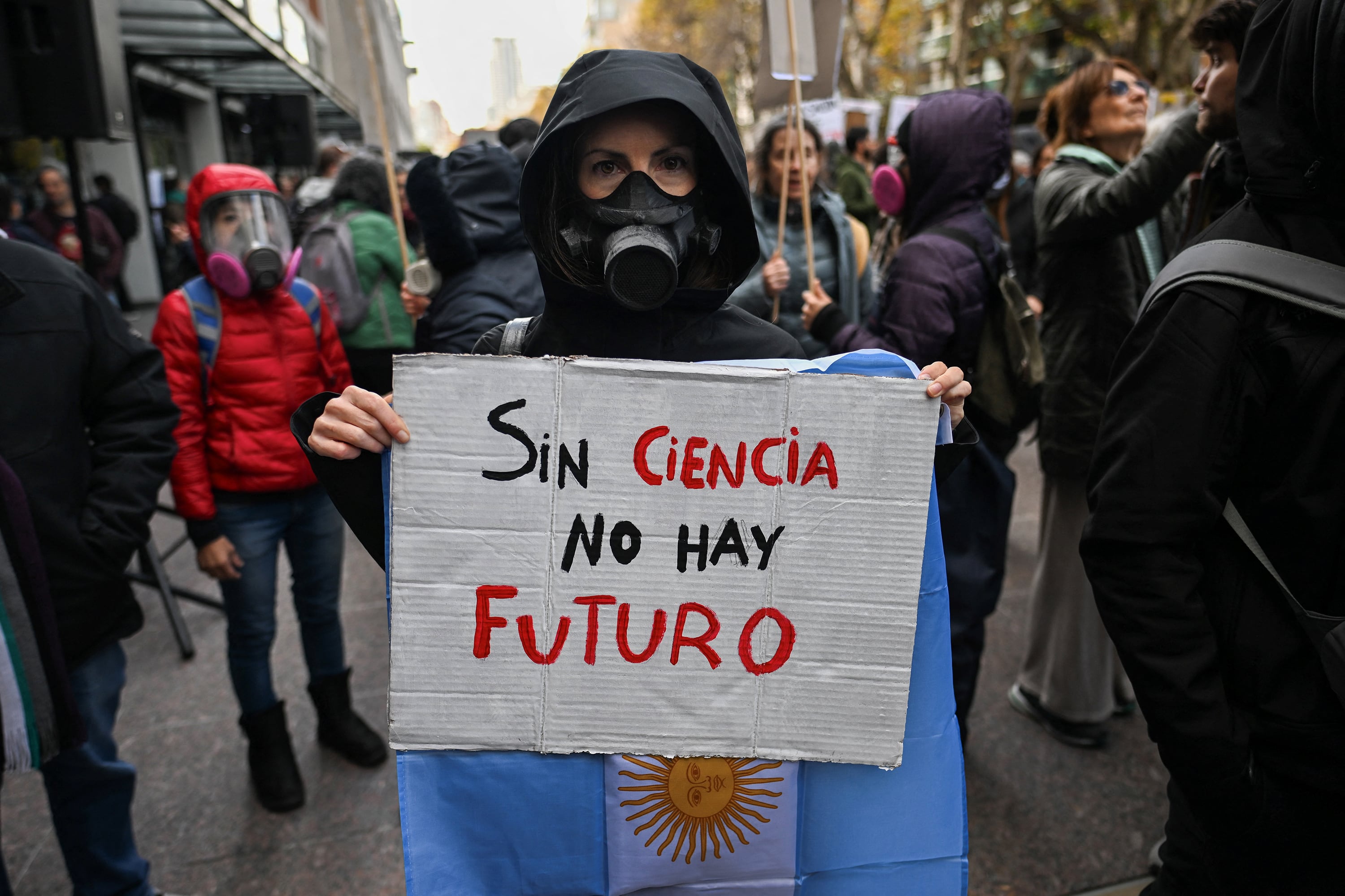 Trabajadores del CONICET desmintieron a Salamone, y le recordaron que la planta del organismo se redujo 10% desde que asumió Milei