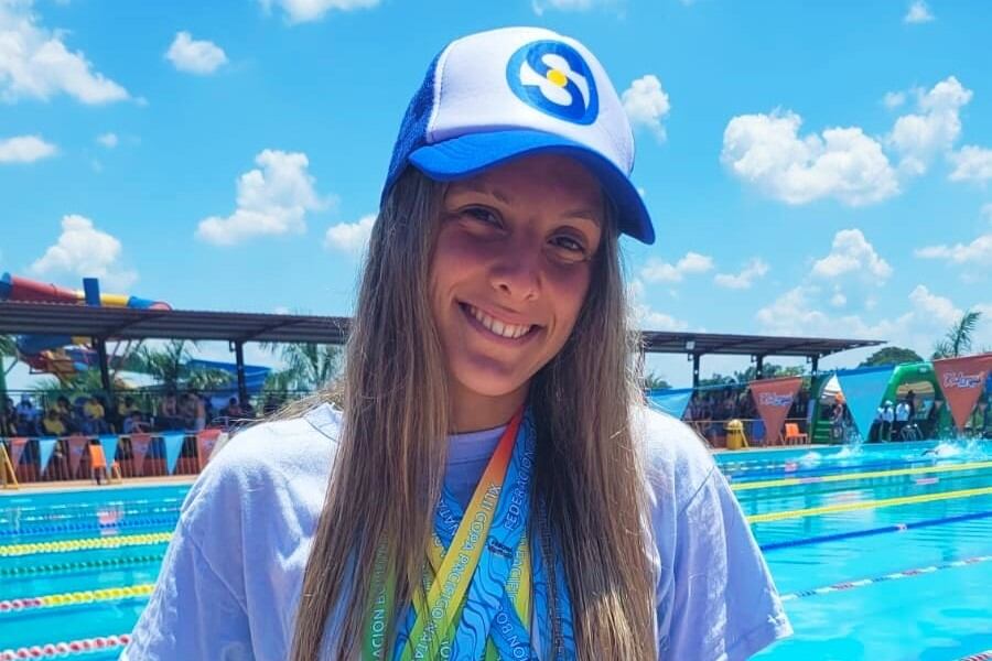Ornella Palmieri con las tres medallas de oro que conquistó en Bolivia.