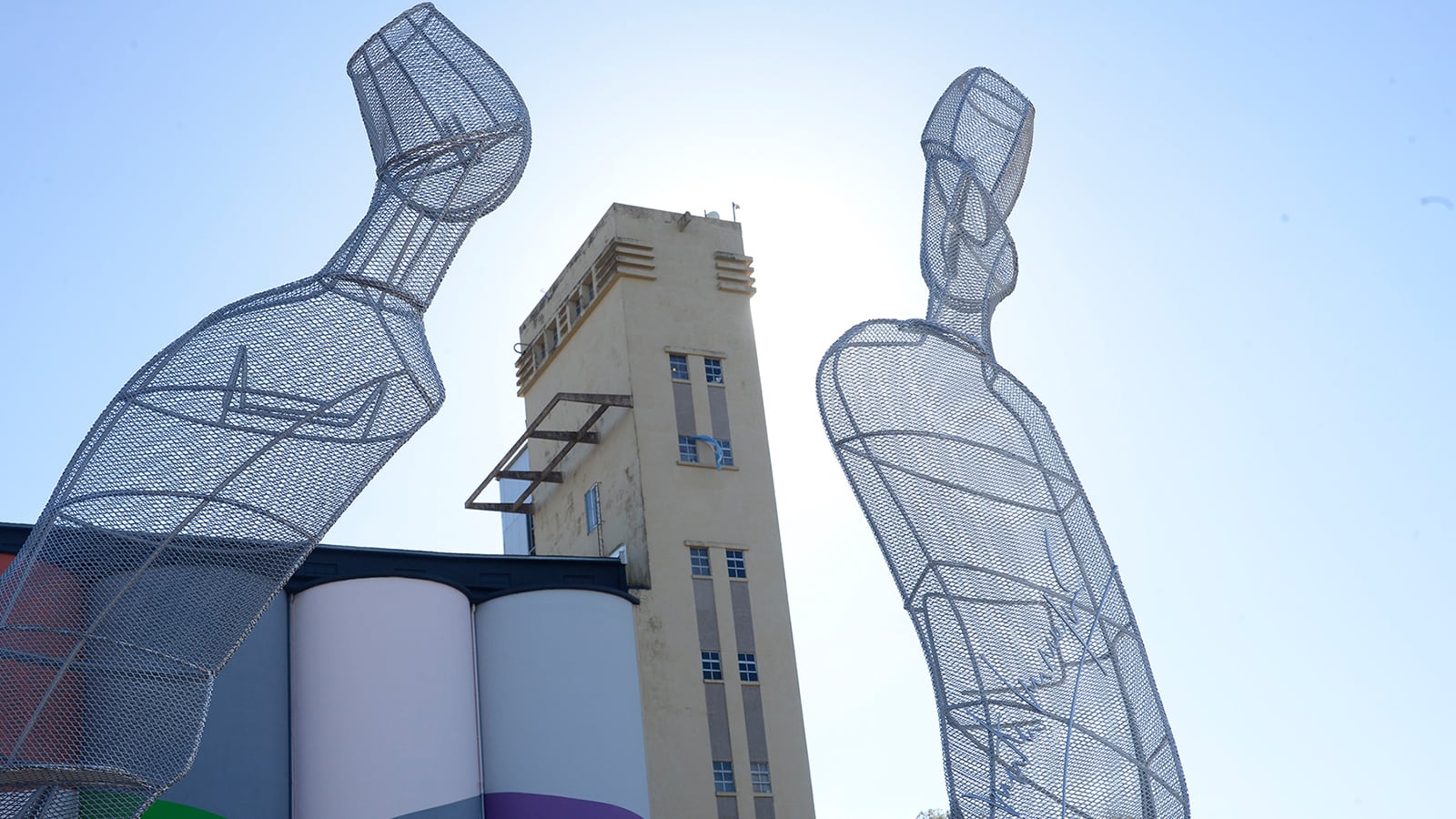 Las nuevas esculturas de Marta Minujin cerca del MACRO que fueron donadas por la empresa San Cristóbal.