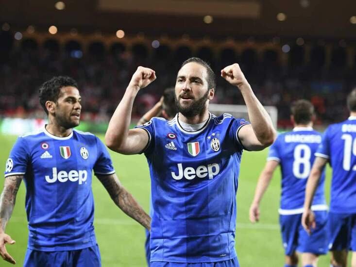 Higuaín festeja uno de sus tantos ante el Mónaco.