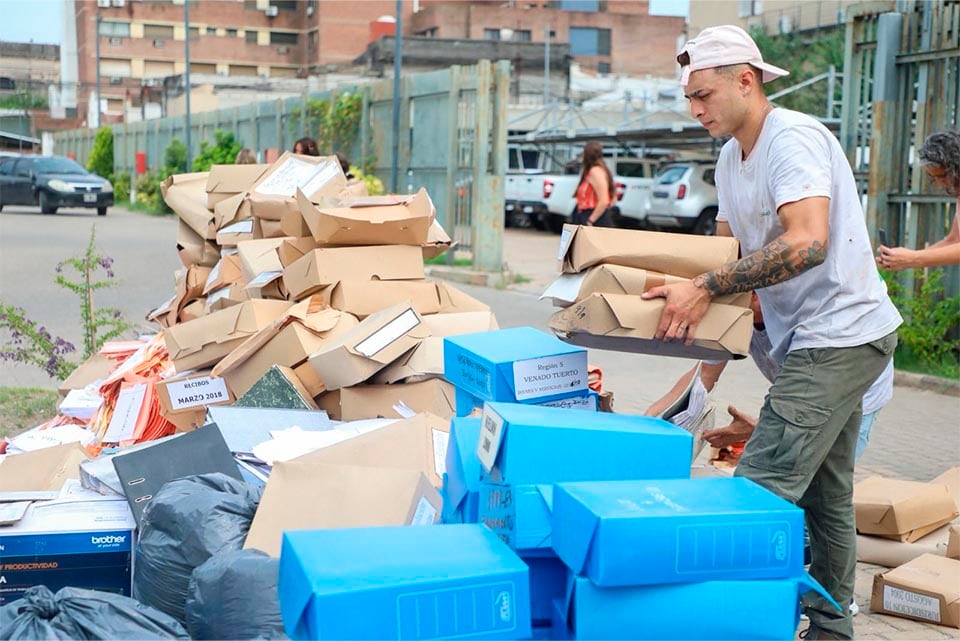 Descartan 70 toneladas de papel.