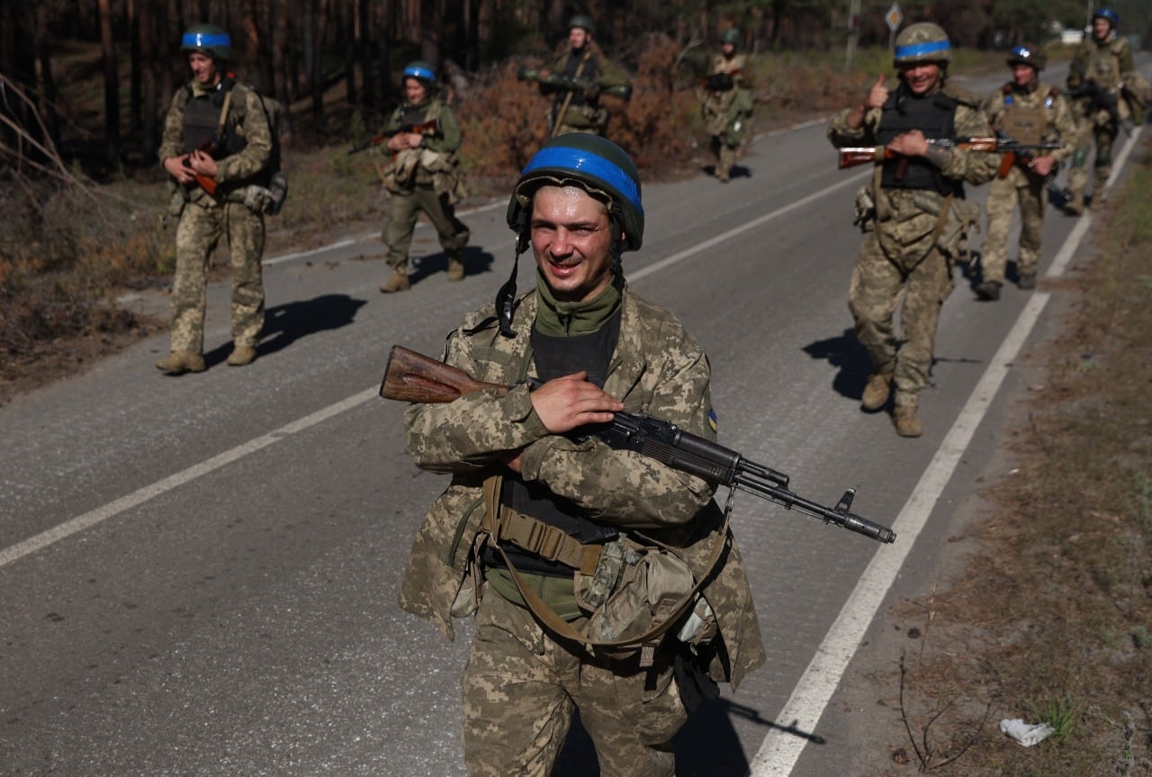 Refuerzos ucranianos avanzando hacia el este del país.