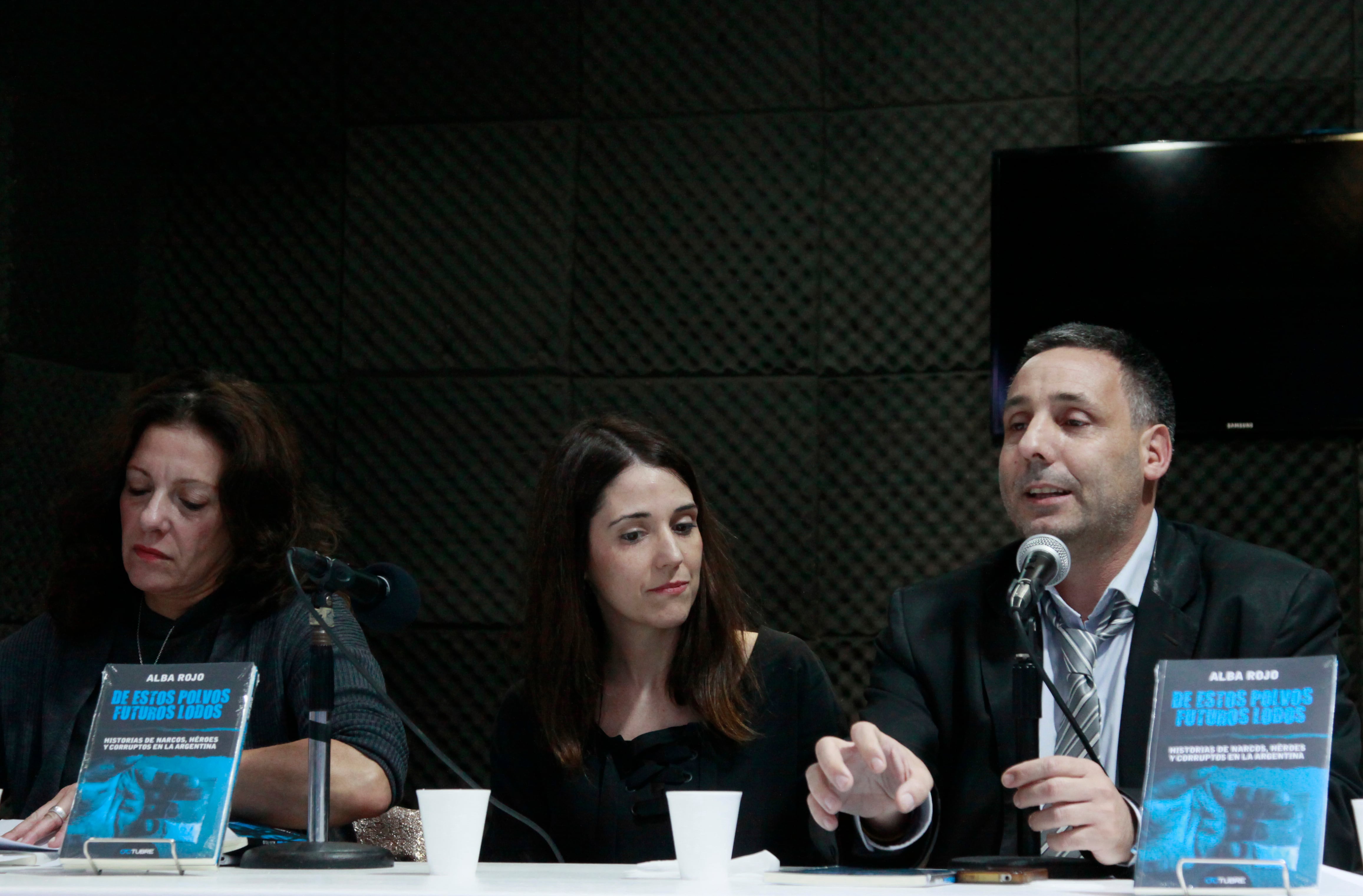 En la mesa se escucharon testimonios sobre los mecanismos extorsivos de la Policía.