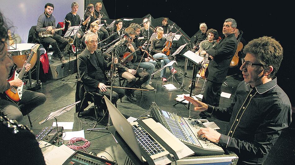 Una interacción musical con el riesgo artístico y la libertad creativa como metáforas.