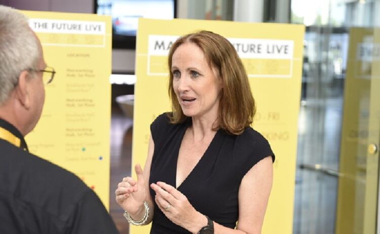 Sinead Lynch, CEO de Shell en Gran Bretaña, fue invitada a brindar una conferencia a la universidad.