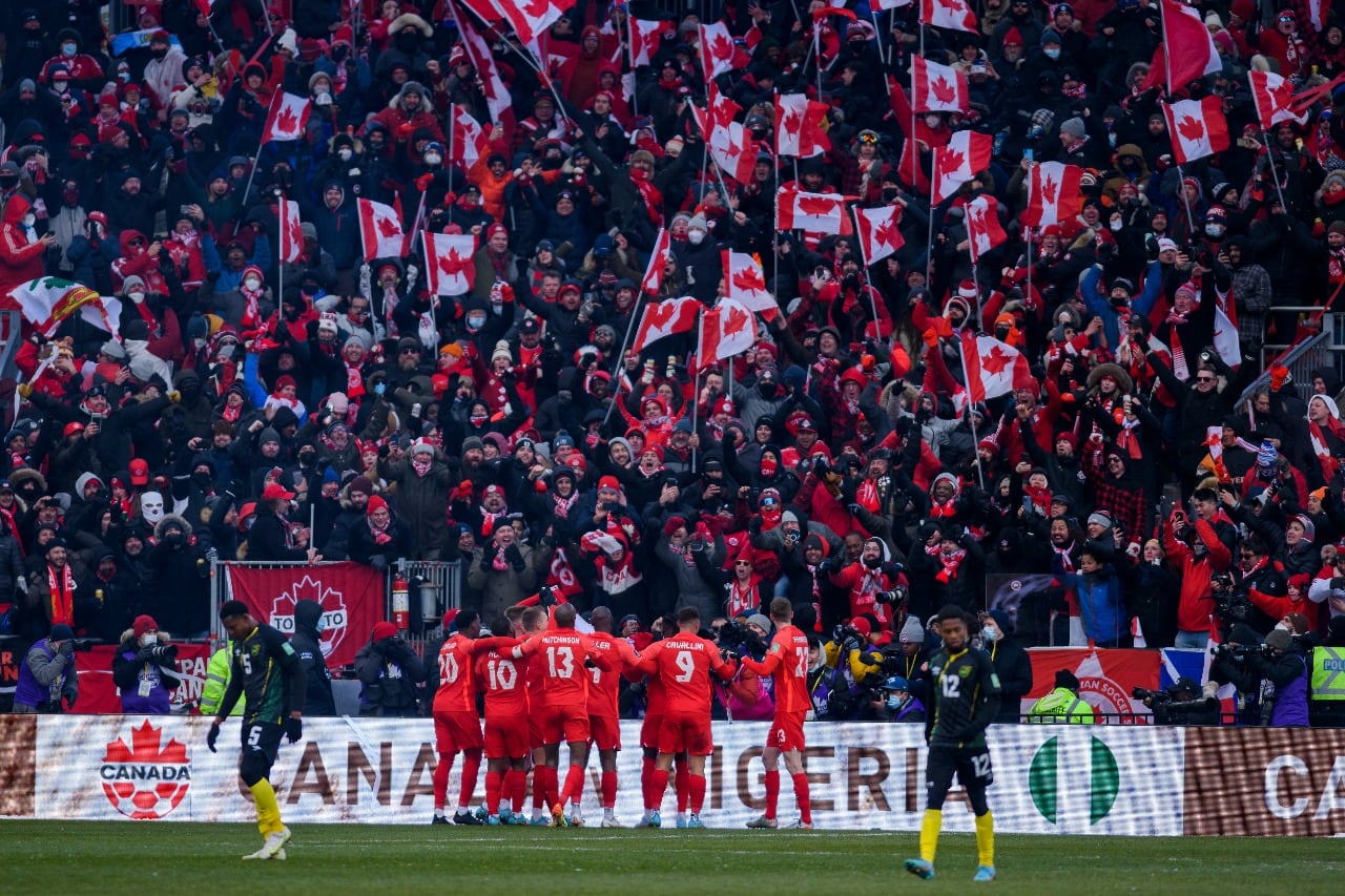 Los canadienses festejan el pase en Toronto ante su gente