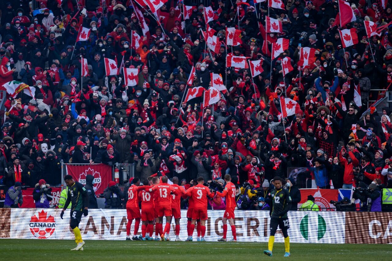 Los canadienses festejan el pase en Toronto ante su gente