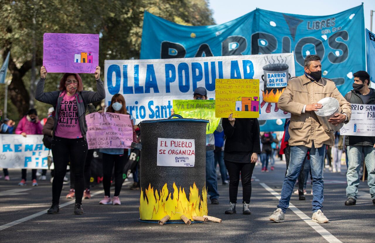 Con una marcha al ministerio de Desarrollo Social, la organización Barrios de Pie-Libres del Sur reclamó por la falta de alimentos en los comedores.