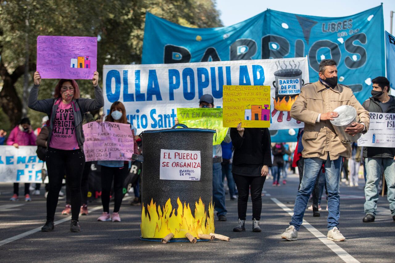 Con una marcha al ministerio de Desarrollo Social, la organización Barrios de Pie-Libres del Sur reclamó por la falta de alimentos en los comedores.