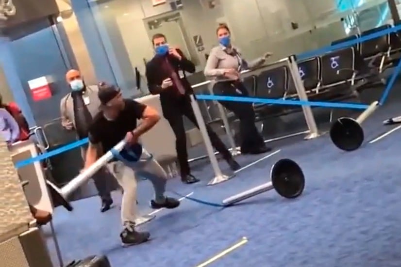 El agresor terminó detenido por la policía.