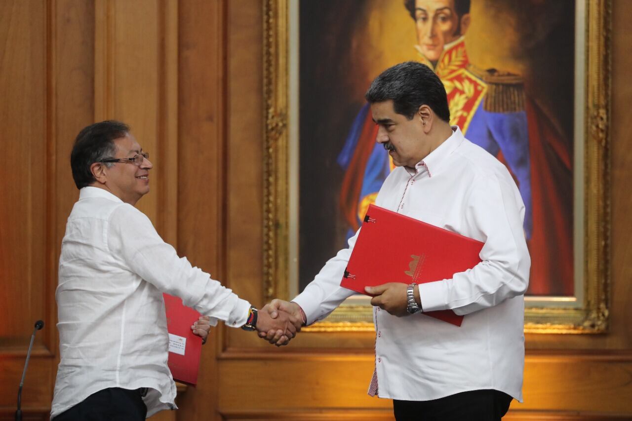 Petro restableció las relaciones diplomáticas con Maduro.  