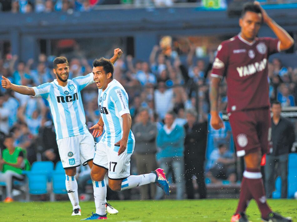 Acuña grita su golazo, de derecha, después de un desborde de Bou. Con ese tanto, Racing le puso fin a la tímida reacción de Lanús.