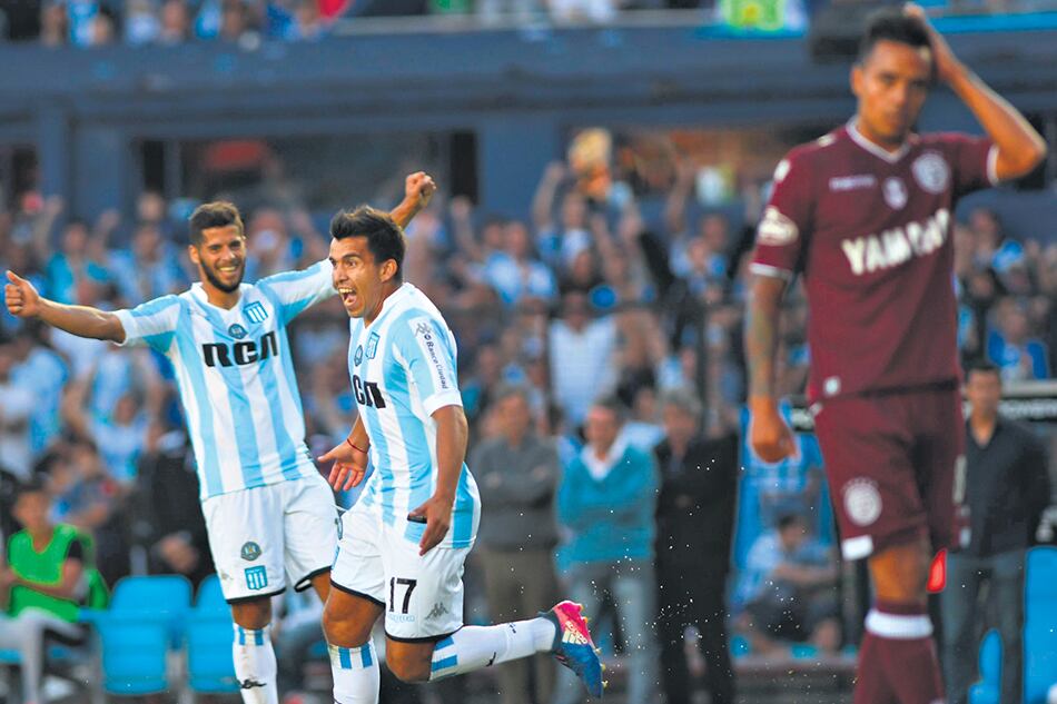 Acuña grita su golazo, de derecha, después de un desborde de Bou. Con ese tanto, Racing le puso fin a la tímida reacción de Lanús.