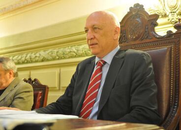 El ex gobernador asegura que no lo seduce candidatearse primero a diputado nacional.