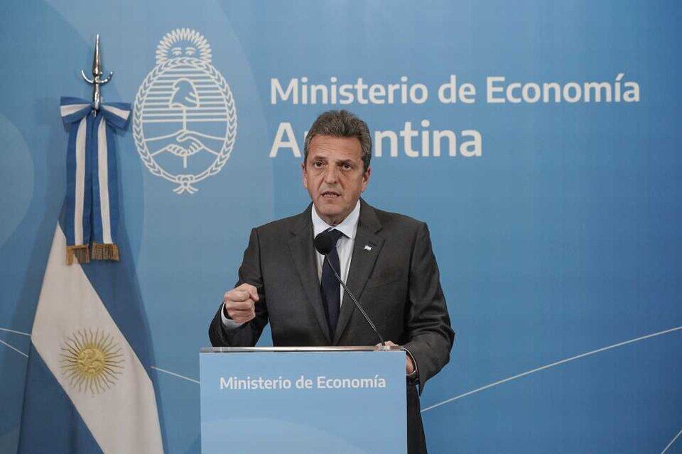 Massa anunció las medidas a través de las redes sociales.
