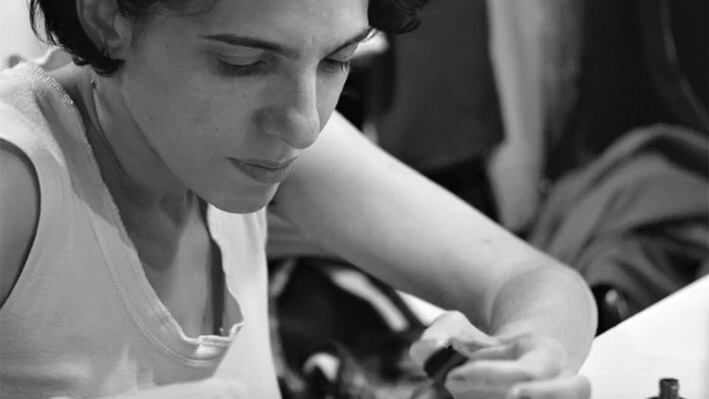 Vida y obra de Analía Couceyro, en un bello blanco y negro.