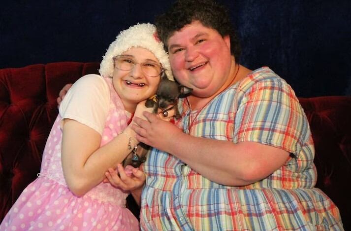 Gypsy (izquierda) le dijo al tribunal que era esencialmente una prisionera de su madre (derecha) en su propia casa.