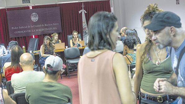 Los artesanos de San Telmo no quieren que los “reubiquen” en lugares ocupados por otros.