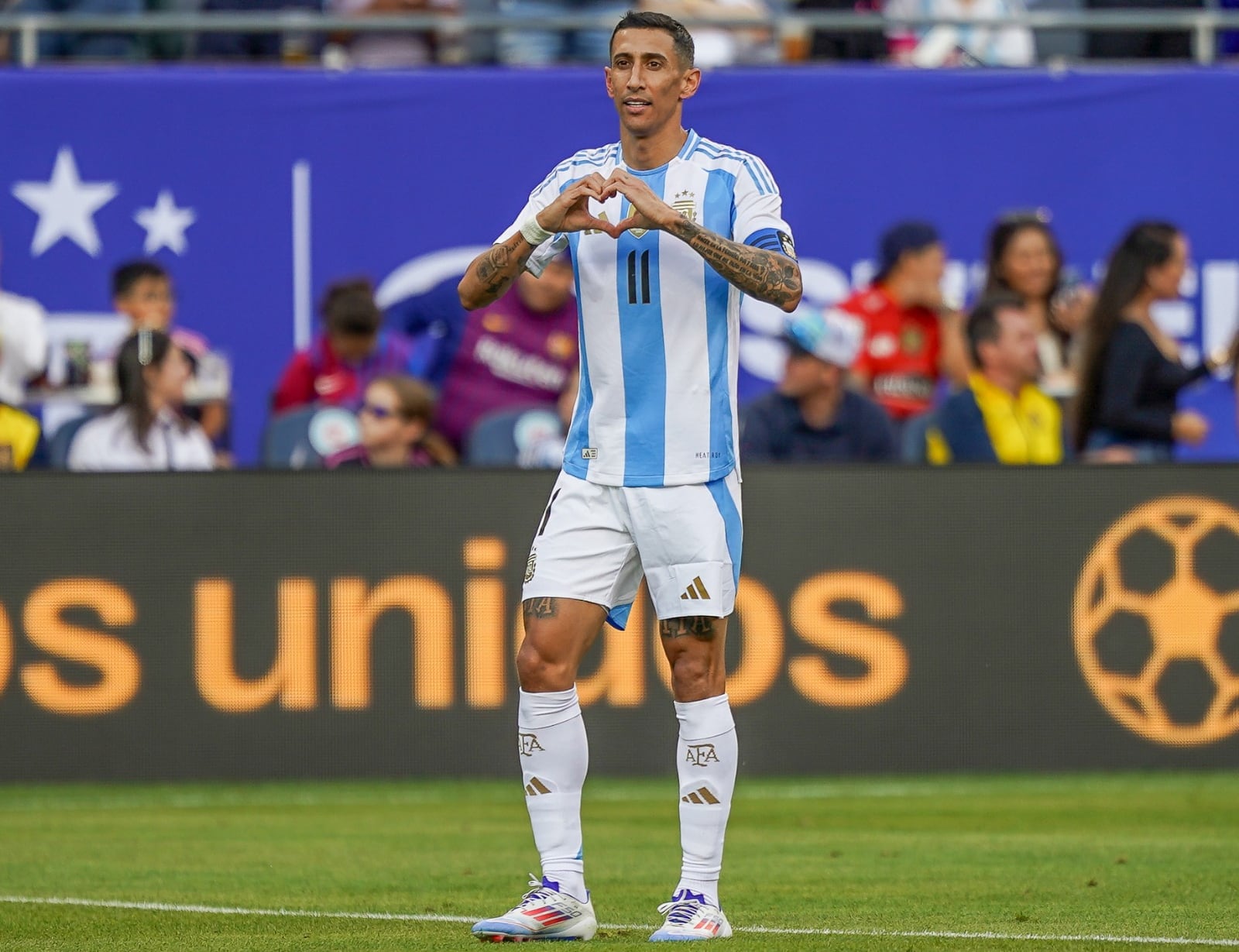 Ángel Di María celebra su gol vs Ecuador.