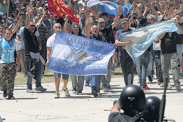 Los ex combatientes también se manifestaron contra la reforma.