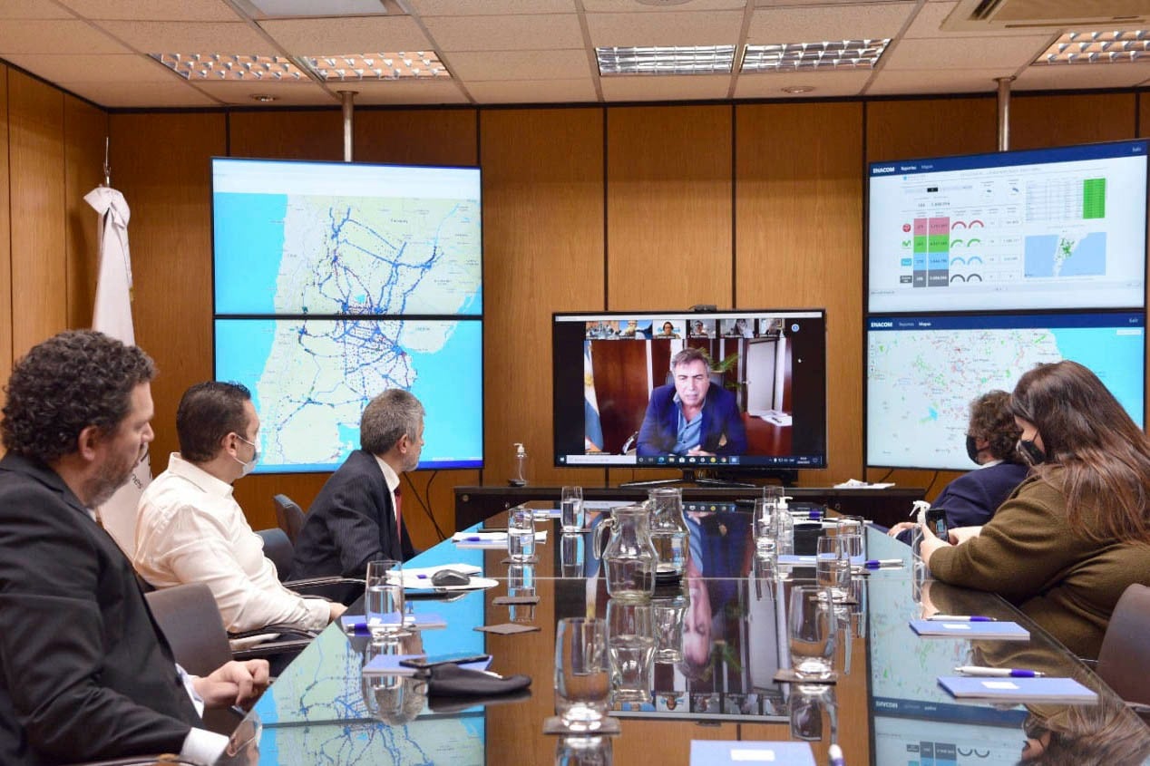 Los responsables del Enacom, durante la videoconferencia de hoy.