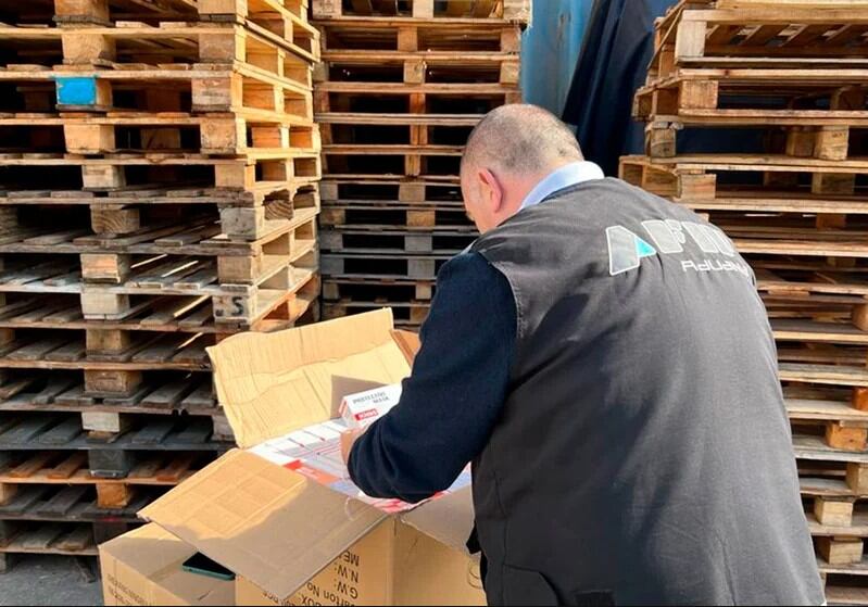 La Justicia allanó los contenedores de cuatro empresas que están sospechadas de realizar una triangulación con barbijos KN 95 provenientes de China.