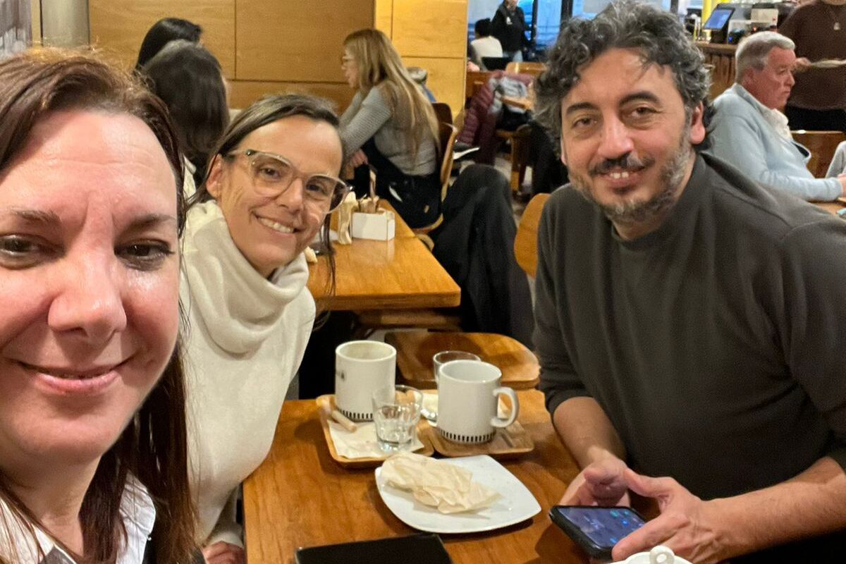 Laura Ramos, Mercedes Díaz y Diego Baracat, psicólogos organizadores.