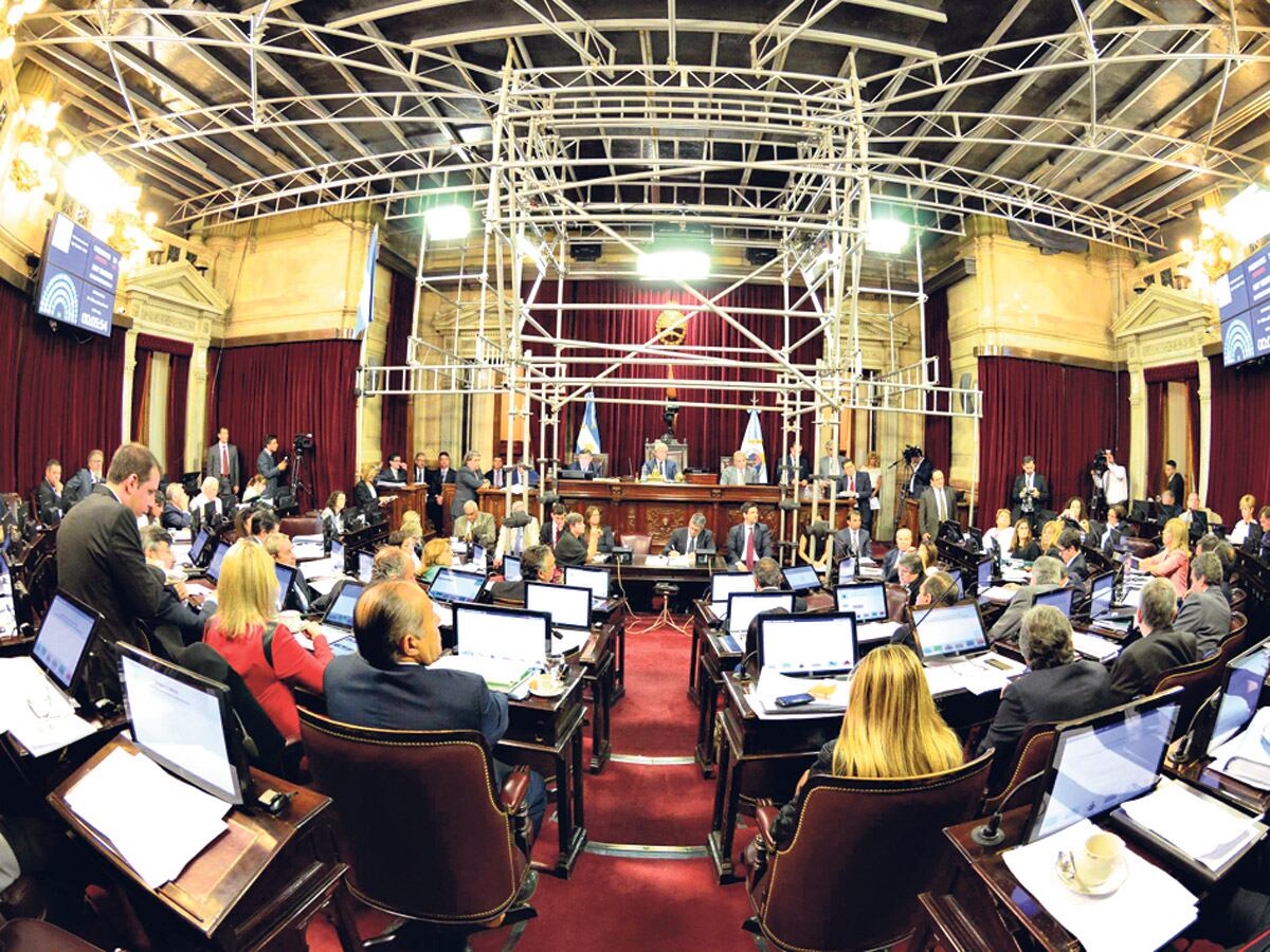 La sesión arrancó pasadas las 12 del mediodía.