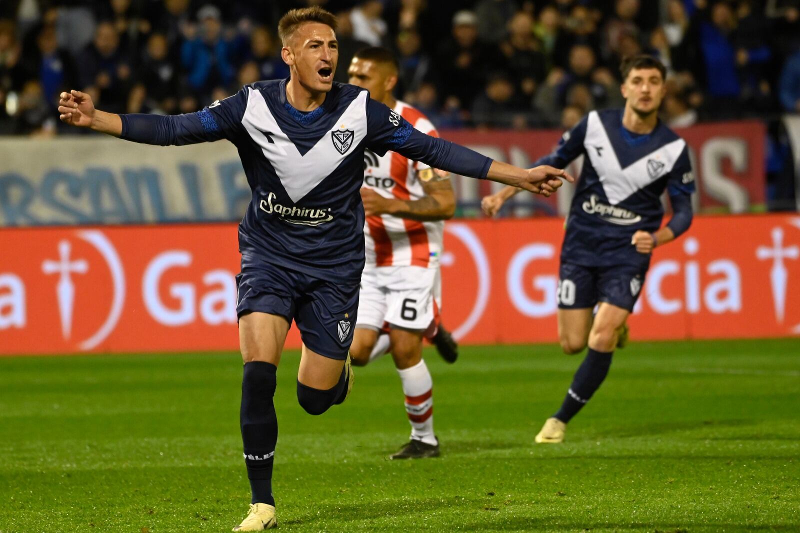 El festejo de Braian Romero, que metió un gol y le anularon otro