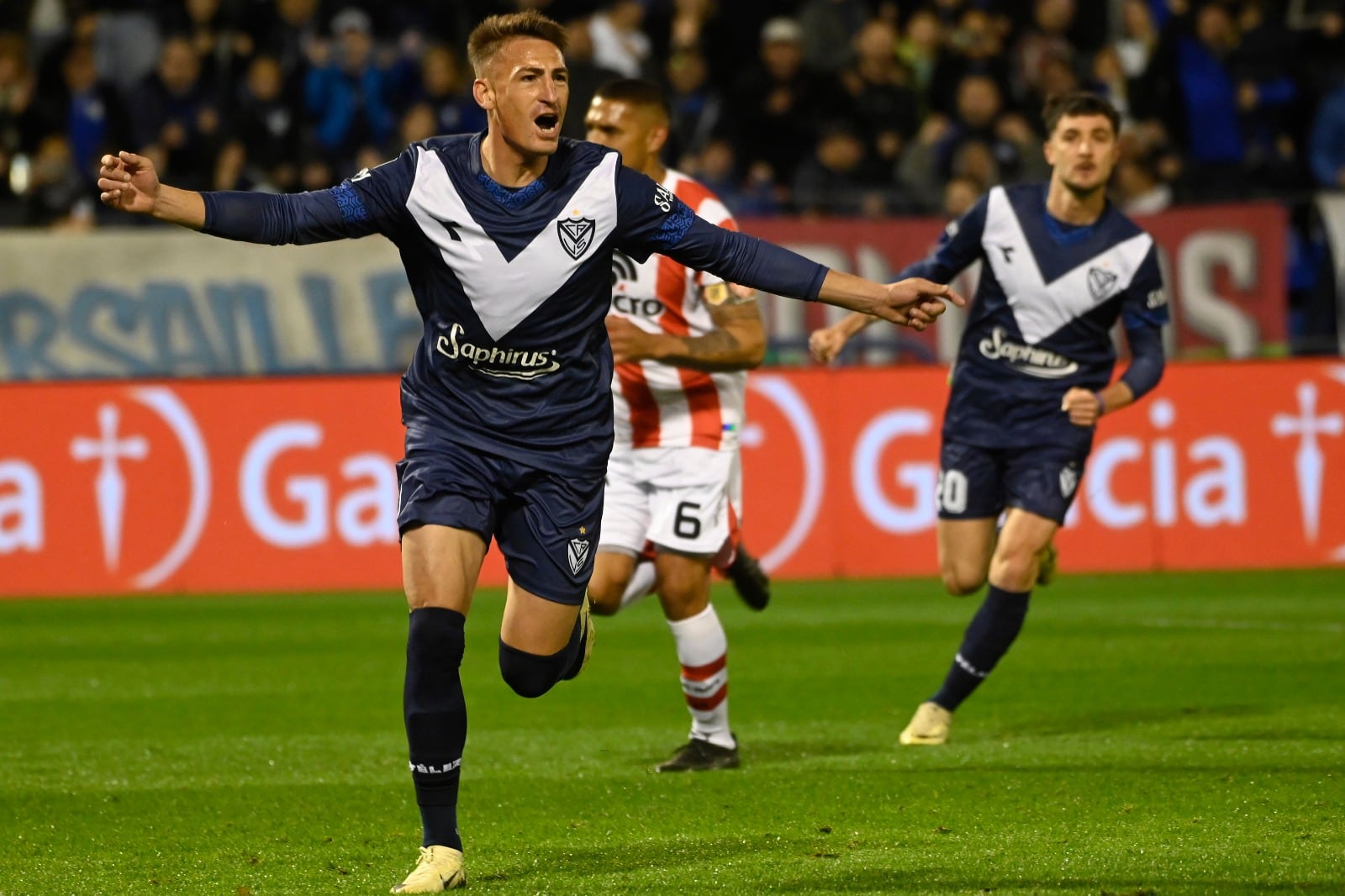 El festejo de Braian Romero, que metió un gol y le anularon otro