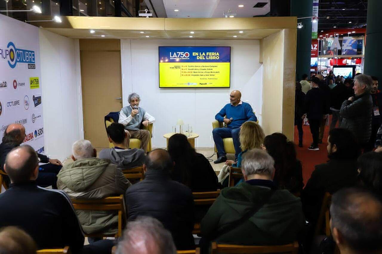 El dúo analizó los múltples vínculos entre la pelota y las letras