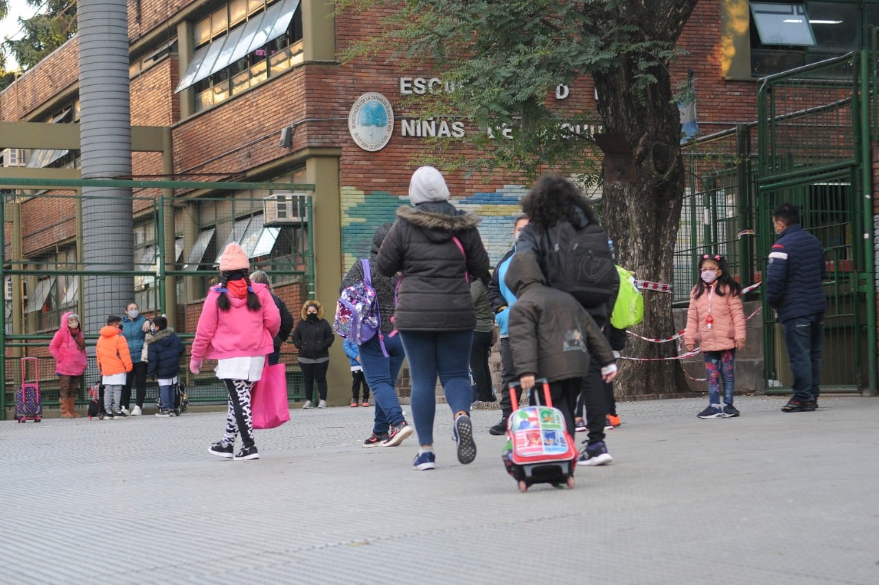 El plan de regreso a la presencialidad será en burbujas que abarcarán al curso completo de alumnos y se aplicará en etapas entre el 4 y el 23 de agosto.