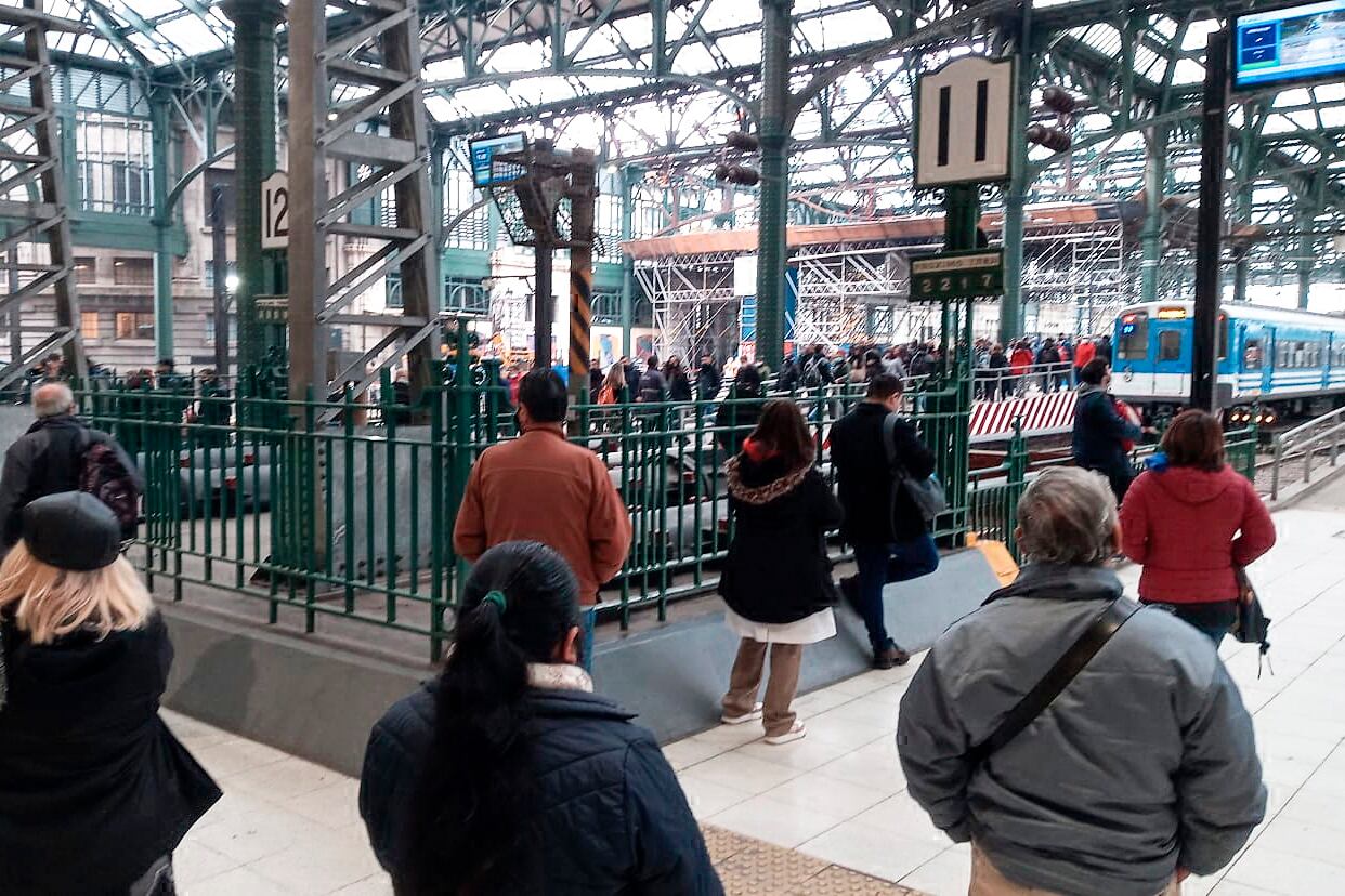 El tren Roca alterado por la reducción de frecuencias