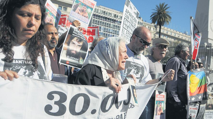 Sergio Maldonado, hermano de Santiago, participó ayer de la ronda de las Madres en Plaza de Mayo.