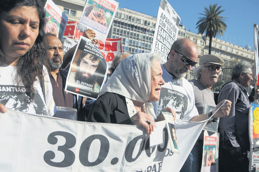 Sergio Maldonado, hermano de Santiago, participó ayer de la ronda de las Madres en Plaza de Mayo.