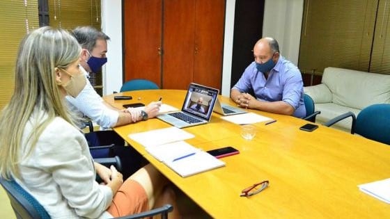 Dib Ashur y su equipo en la reunión con la Comisión de Seguimiento