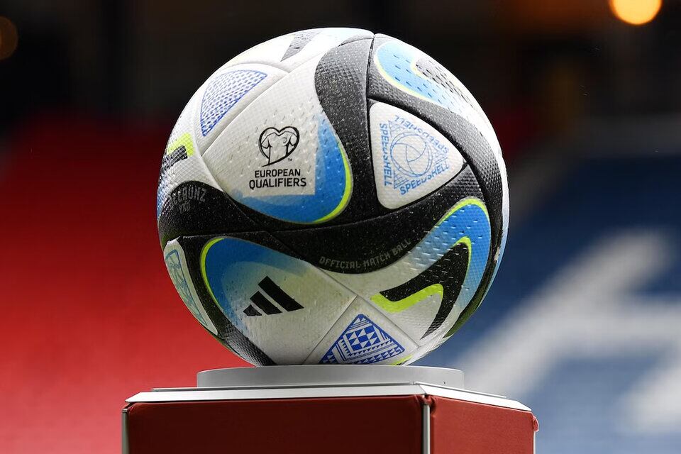 Pelota de las Eliminatorias de la Eurocopa 2024.