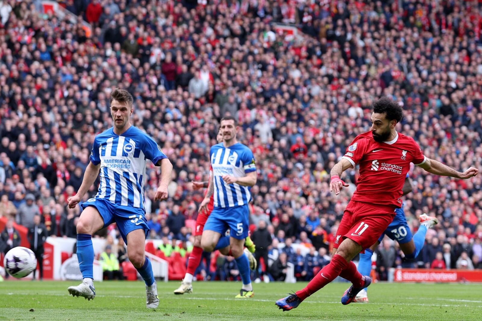 Mohamed Salah convierte el gol del triunfo