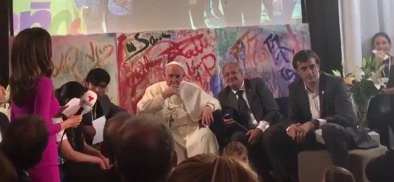 Bullrich junto al Papa durante la actividad de Scholas en Roma.