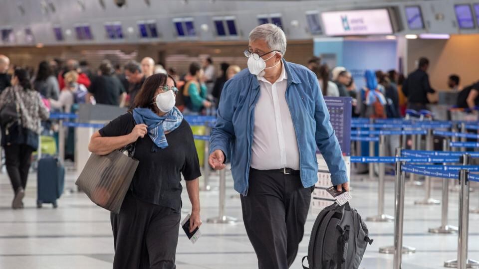 Se cancelaron miles de vuelos por falta de personal.