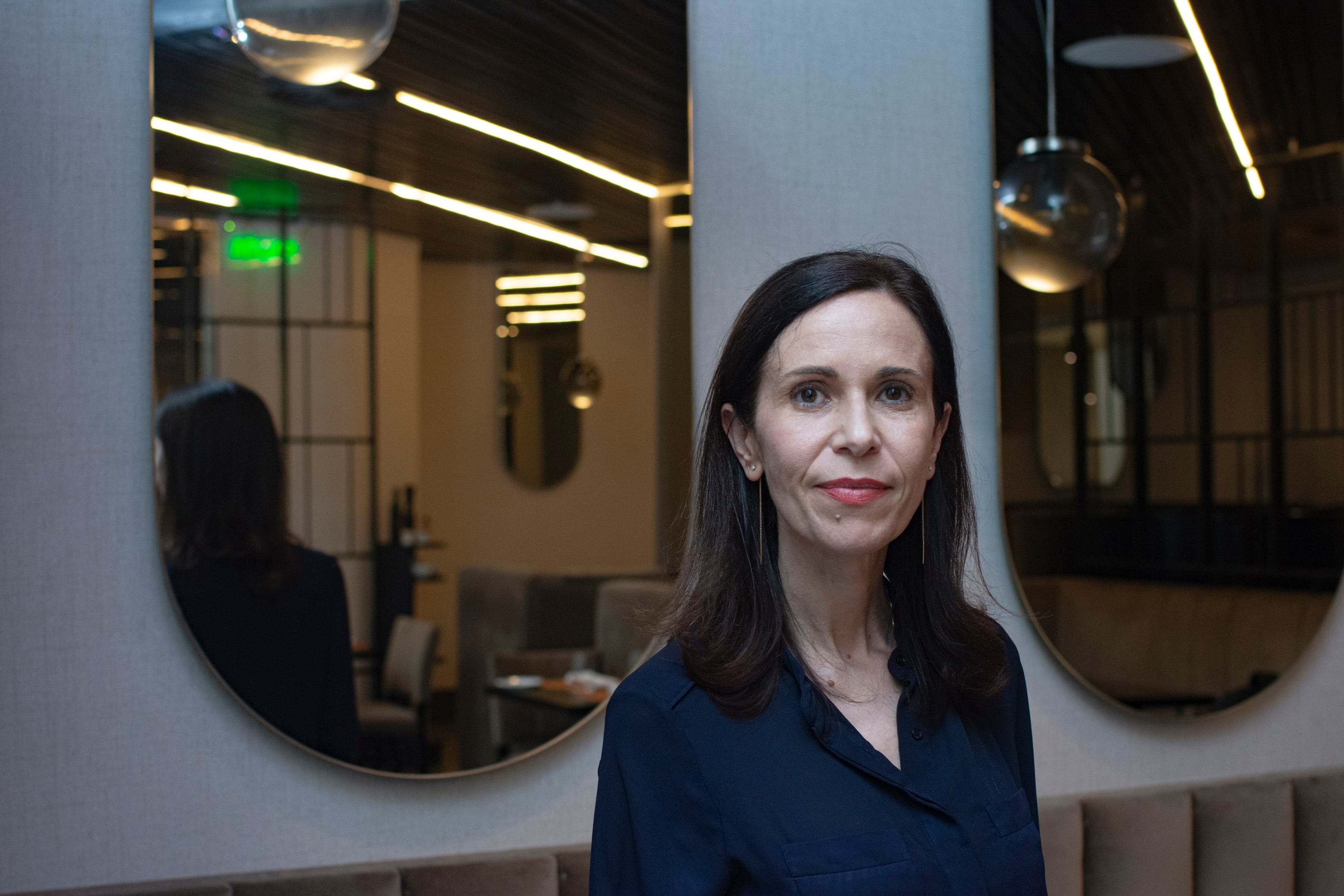 Ángeles Caballero trabaja en el diario español El país.