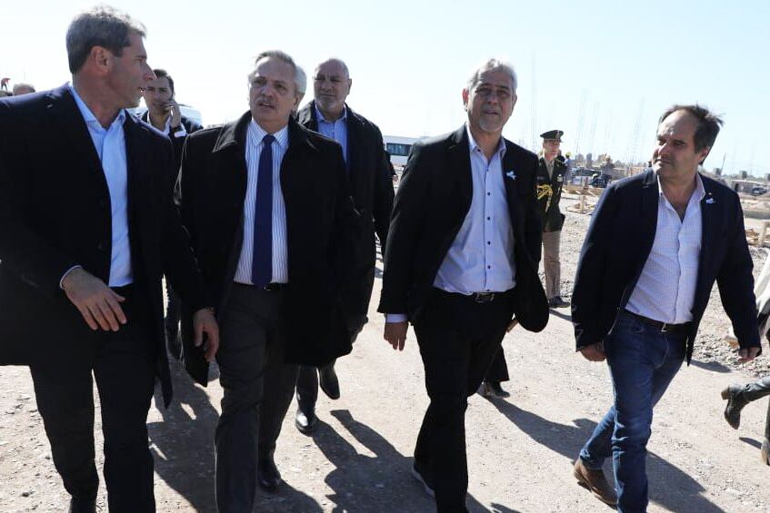 El presidente Fernández, acompañado por Uñac y Ferraresi
