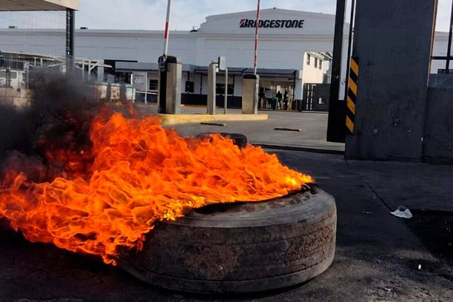 Bridgestone comenzó las audiencias que le habilitan a echar trabajadores