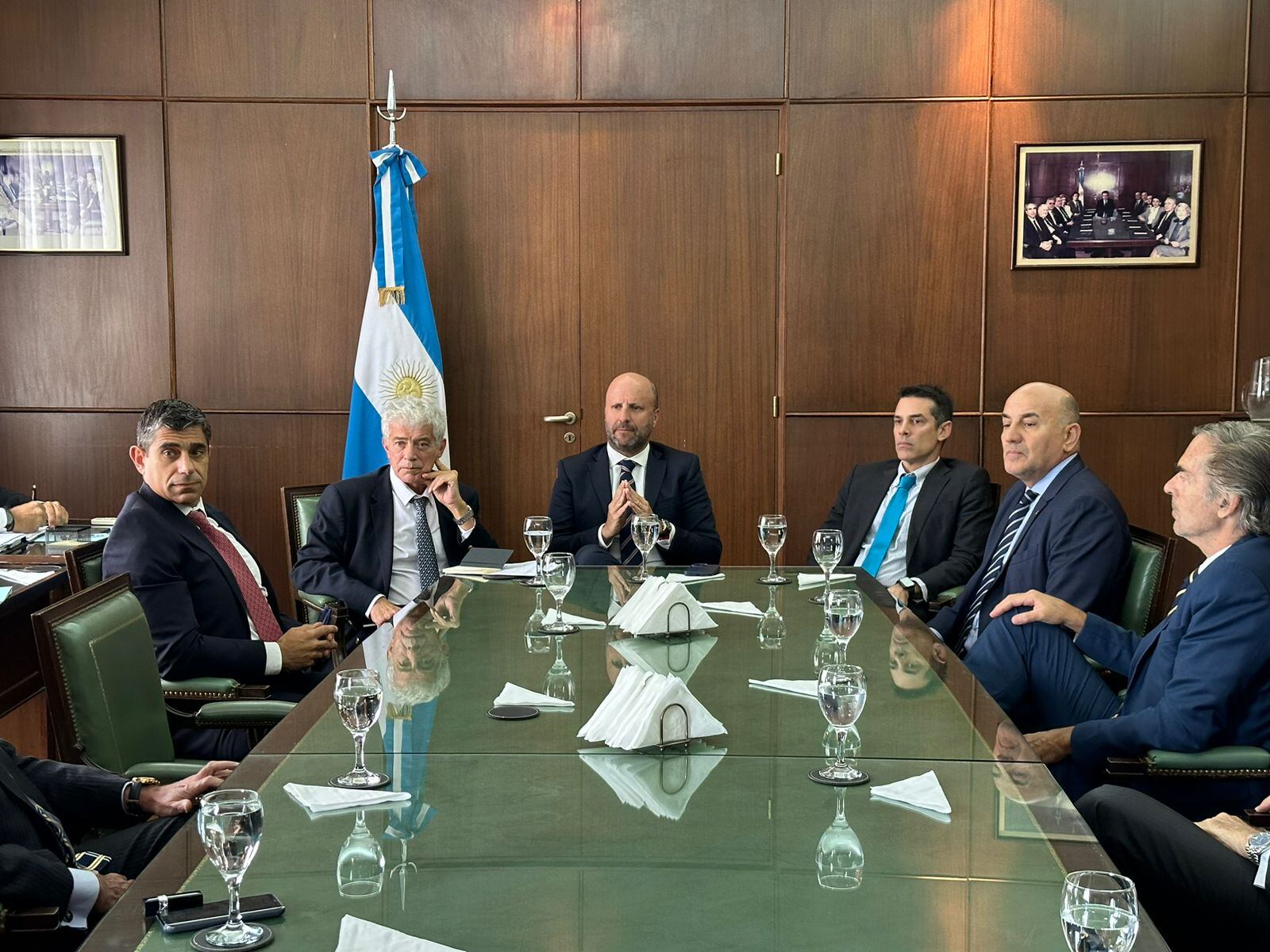 Mariano Cúneo Libarona con los jueces de la Cámara de Casación. 